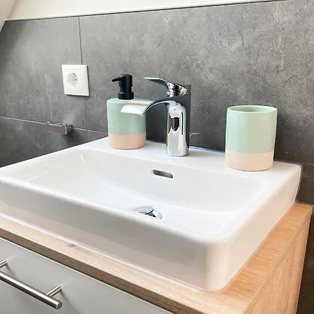 Alter Stall - Rechte Seite Fuer 3 Personen Ohne